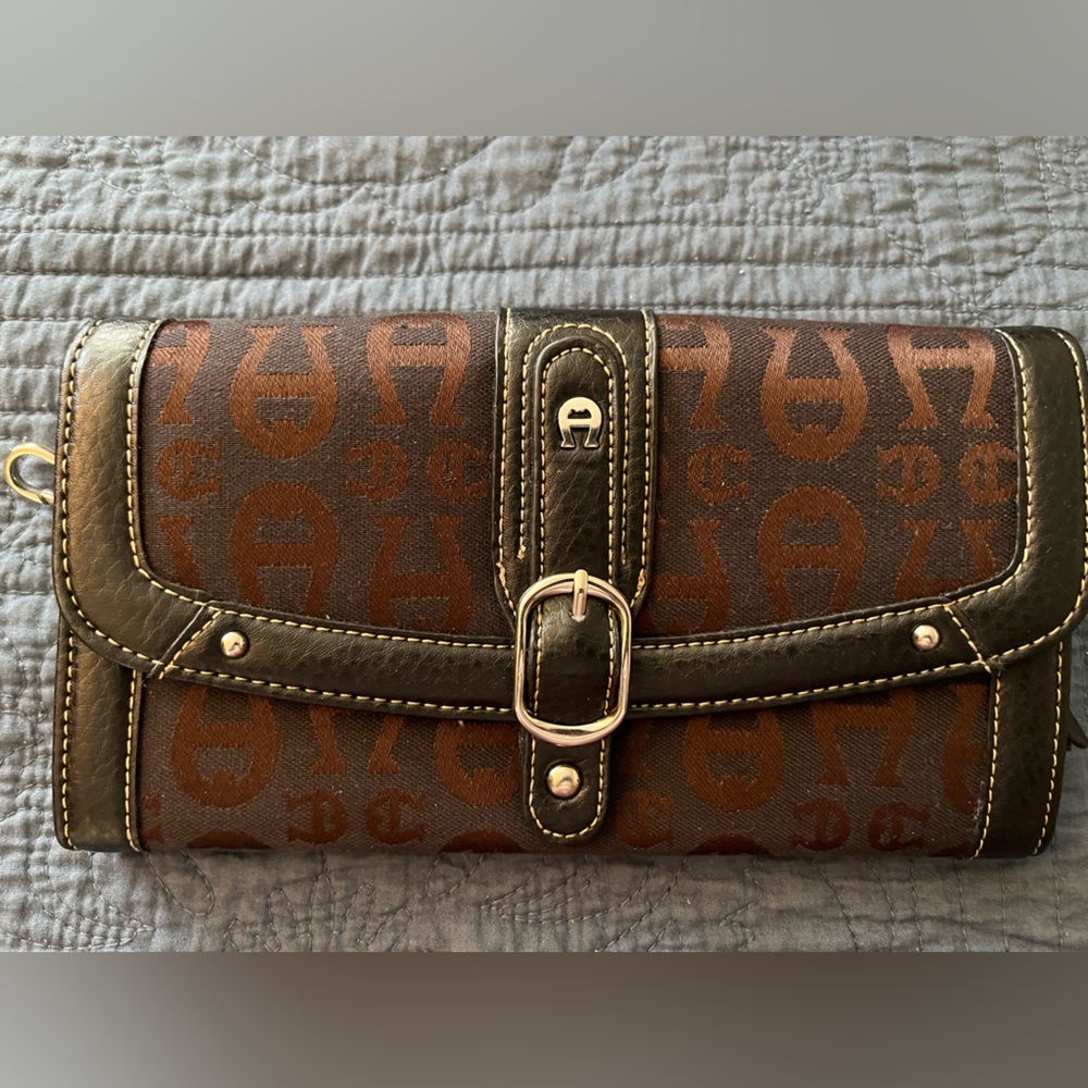 Vintage Etienne Aigner Wallet - Good condition